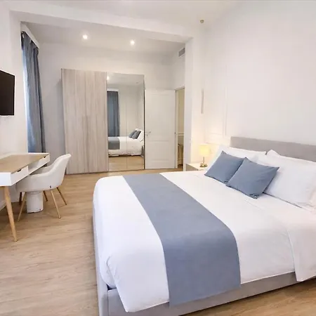 Luxury In Old Town, Piazza Cavalli, 2 Bedrooms * Piacenza