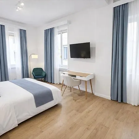 Luxury In Old Town, Piazza Cavalli, 2 Bedrooms Apartment *